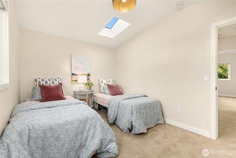 881 Park Avenue NE Bainbridge Island WA 98110