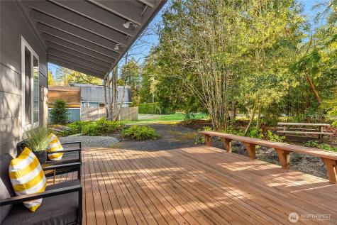 881 Park Avenue NE Bainbridge Island WA 98110