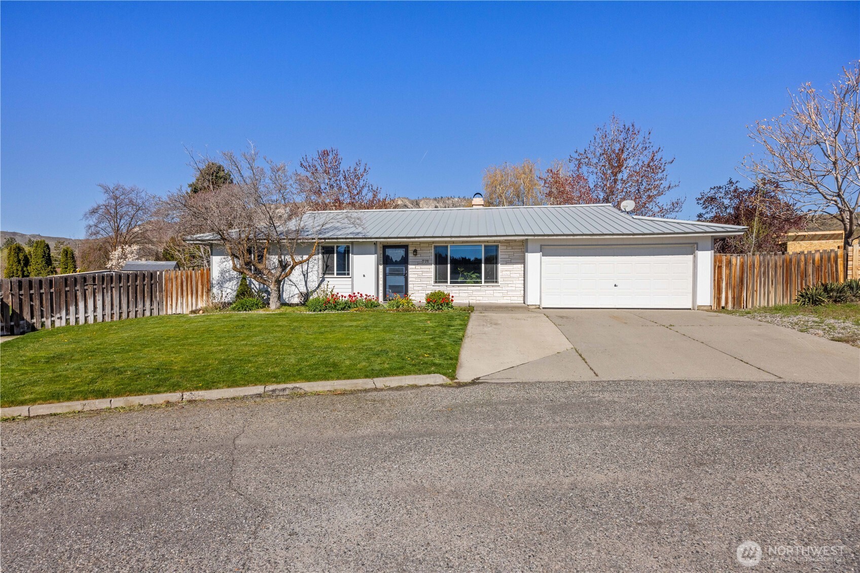 928 Selkirk Place Brewster WA 98812