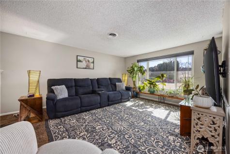 928 Selkirk Place Brewster WA 98812