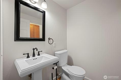 816 151st Place SW Lynnwood WA 98087