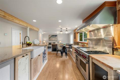 816 151st Place SW Lynnwood WA 98087