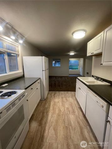 903 Howard Street Raymond WA 98577