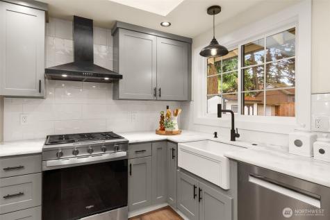 627 166th Avenue NE Bellevue WA 98008