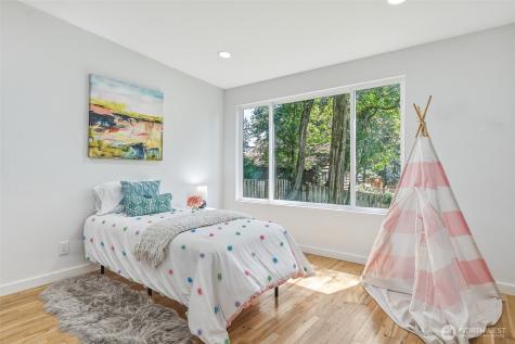 12569 37th Avenue NE Seattle WA 98125