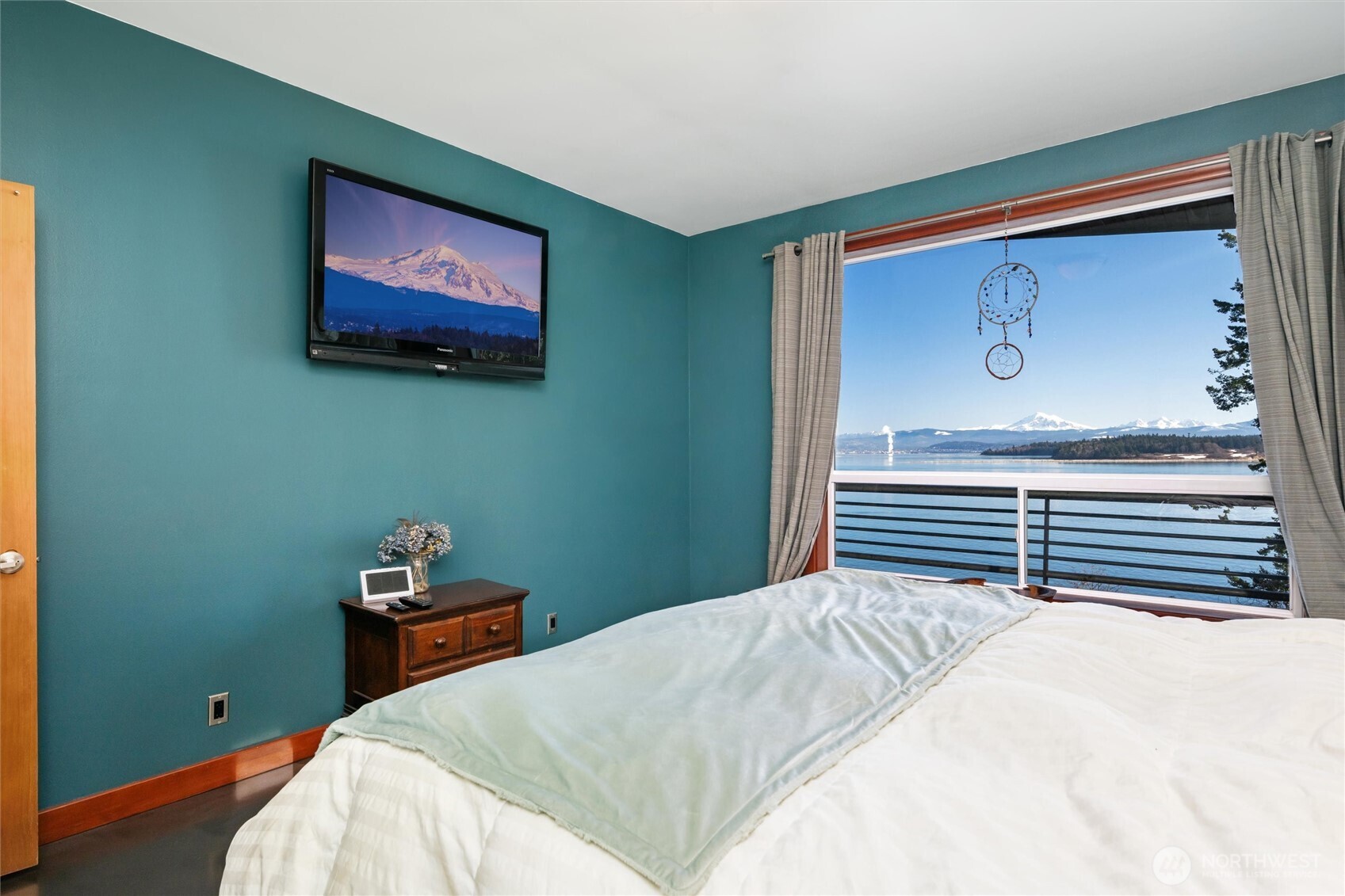 1822 Seacrest Drive Lummi Island WA 98262