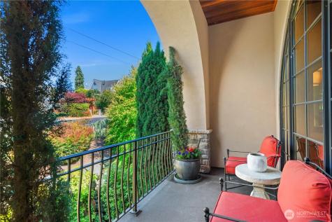 435 8th Avenue W Kirkland WA 98033