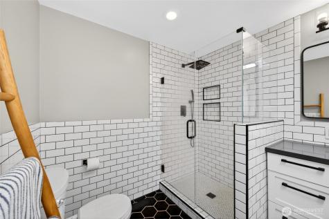 25103 170th Way SE Covington WA 98042