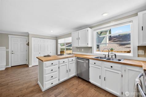 25103 170th Way SE Covington WA 98042