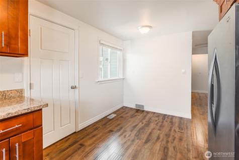 812 Reiten Road Kent WA 98030