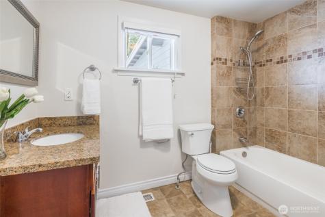 812 Reiten Road Kent WA 98030