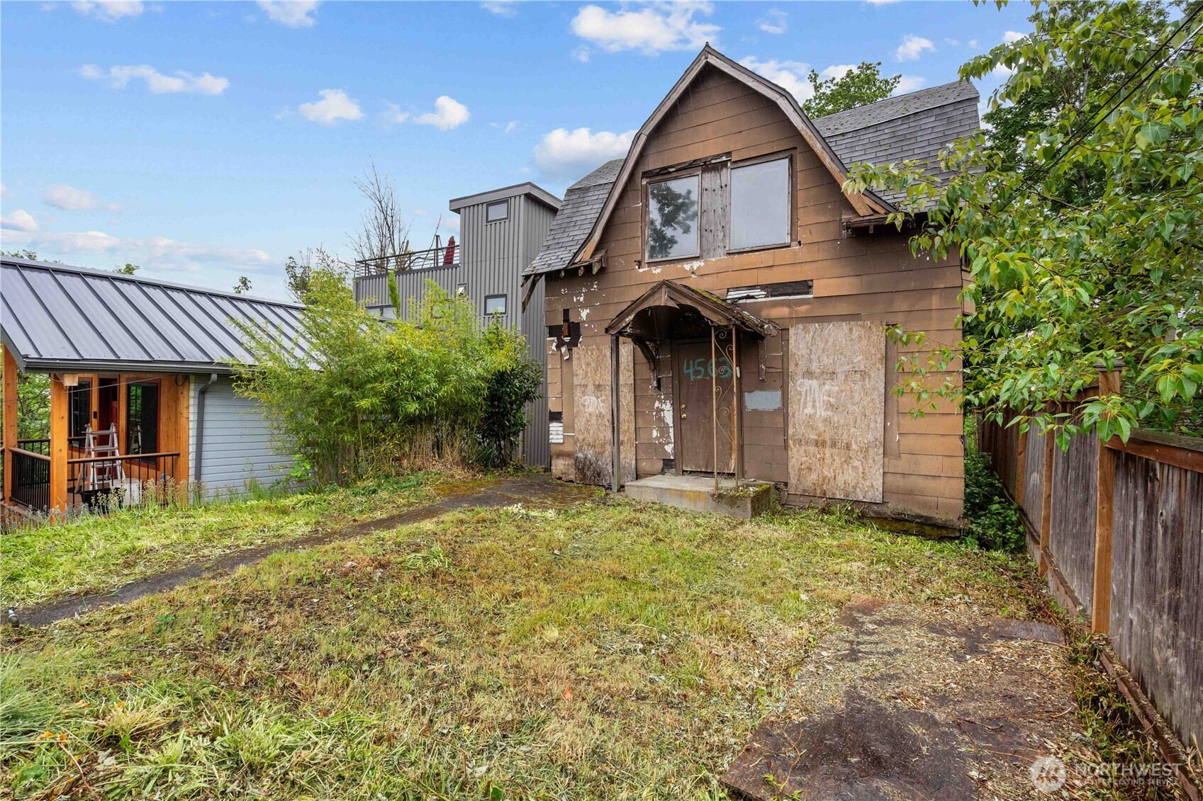 4563 33rd Avenue S Seattle WA 98118