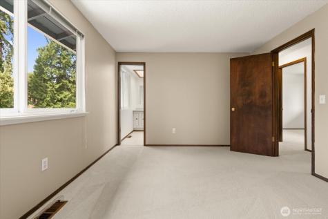 9236 NE 136 Place Kirkland WA 98034