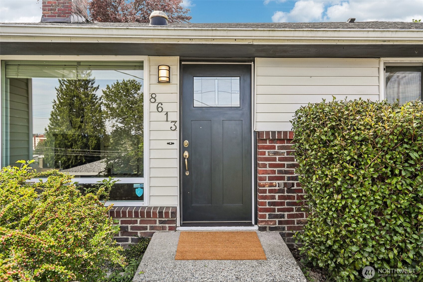 8613 42nd Avenue S Seattle WA 98118