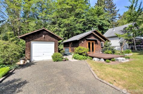 31 Spar Tree Drive Tahuya WA 98588