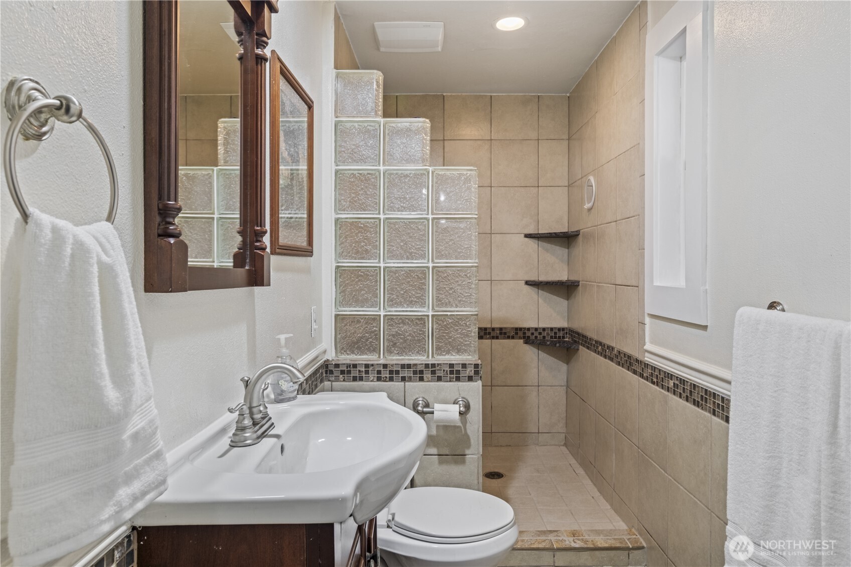428 W Davies Loop Lake Stevens WA 98258