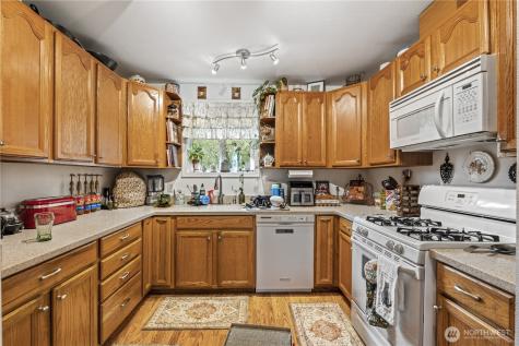 428 W Davies Loop Lake Stevens WA 98258
