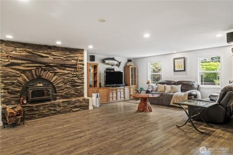 428 W Davies Loop Lake Stevens WA 98258