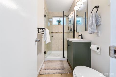 839 NE 200th Street Shoreline WA 98155