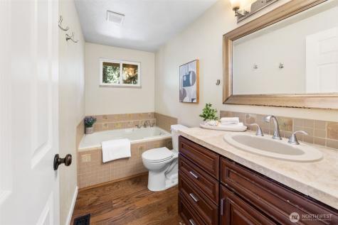839 NE 200th Street Shoreline WA 98155