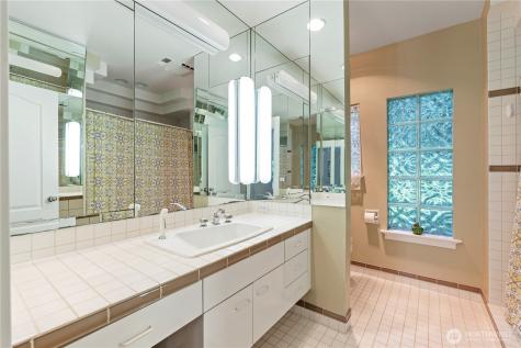 5601 W Mercer Way Mercer Island WA 98040