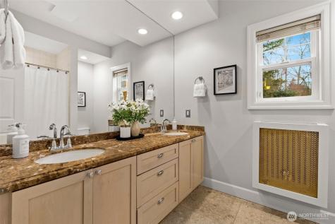 337 25th Avenue E Seattle WA 98112