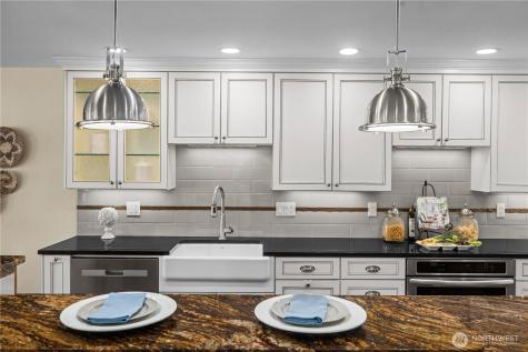 528 W Lake Sammamish Parkway SE Bellevue WA 98008