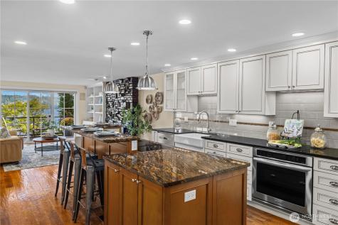 528 W Lake Sammamish Parkway SE Bellevue WA 98008