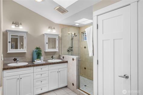 528 W Lake Sammamish Parkway SE Bellevue WA 98008