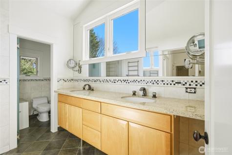 8449 W Mercer Way Mercer Island WA 98040