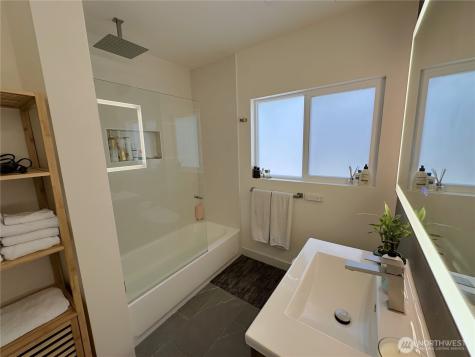 2918 74th Avenue Mercer Island WA 98040