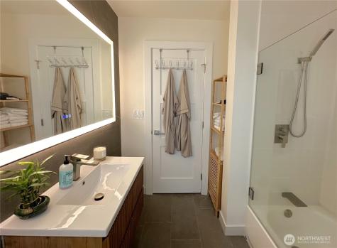 2918 74th Avenue Mercer Island WA 98040