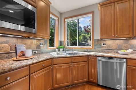 2759 NW Pine Cone Place Issaquah WA 98027