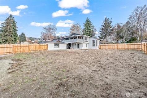 809 N Kenroy Terrace East Wenatchee WA 98802