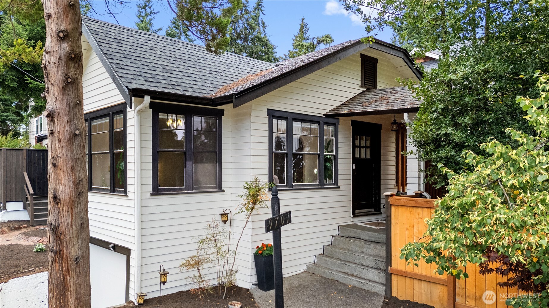 9701 Roosevelt Way NE Seattle WA 98115