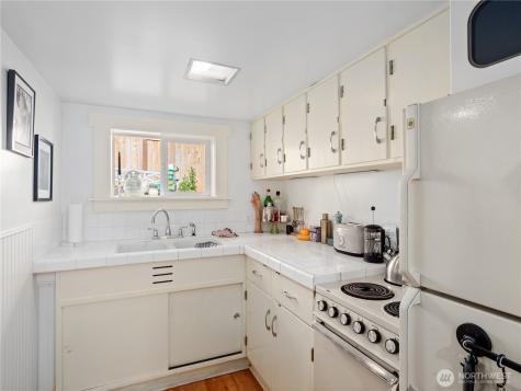 9701 Roosevelt Way NE Seattle WA 98115