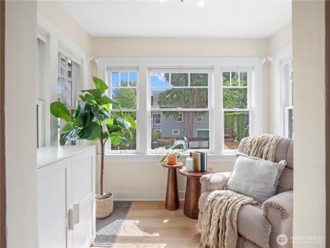 9701 Roosevelt Way NE Seattle WA 98115