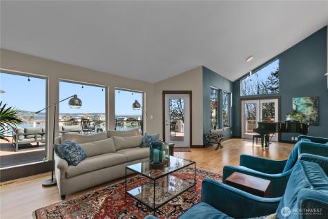 10258 NE Lafayette Avenue Bainbridge Island WA 98110