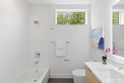 6223 9th Avenue NE Seattle WA 98115