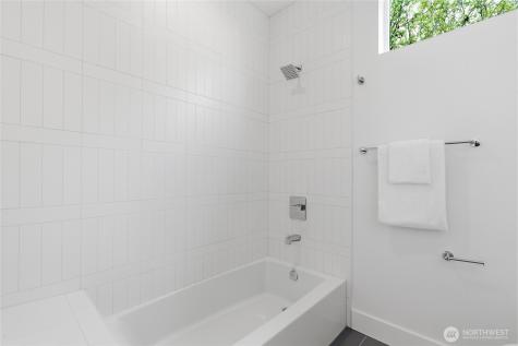 6223 9th Avenue NE Seattle WA 98115