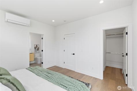 6223 9th Avenue NE Seattle WA 98115