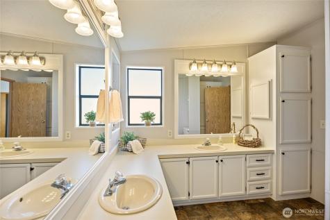 2240 W Broadway Avenue Moses Lake WA 98837