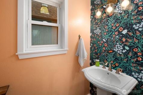 6620 28th Avenue NW Seattle WA 98117