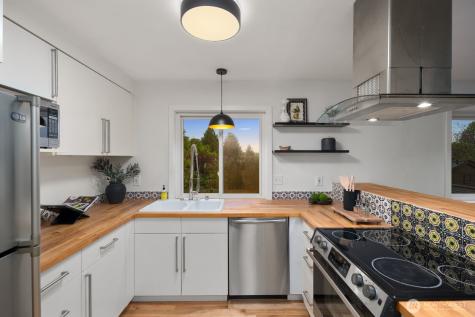 6620 28th Avenue NW Seattle WA 98117