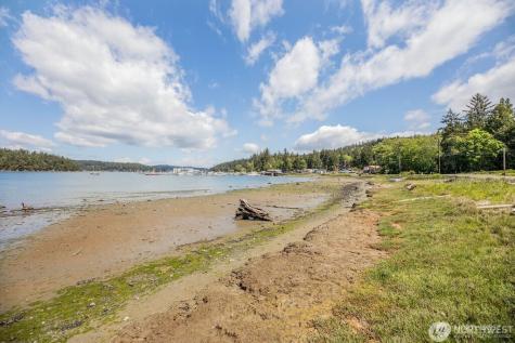 285 Cornet Bay Road Oak Harbor WA 98277