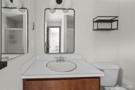 1075 SW 2nd Avenue Oak Harbor WA 98277