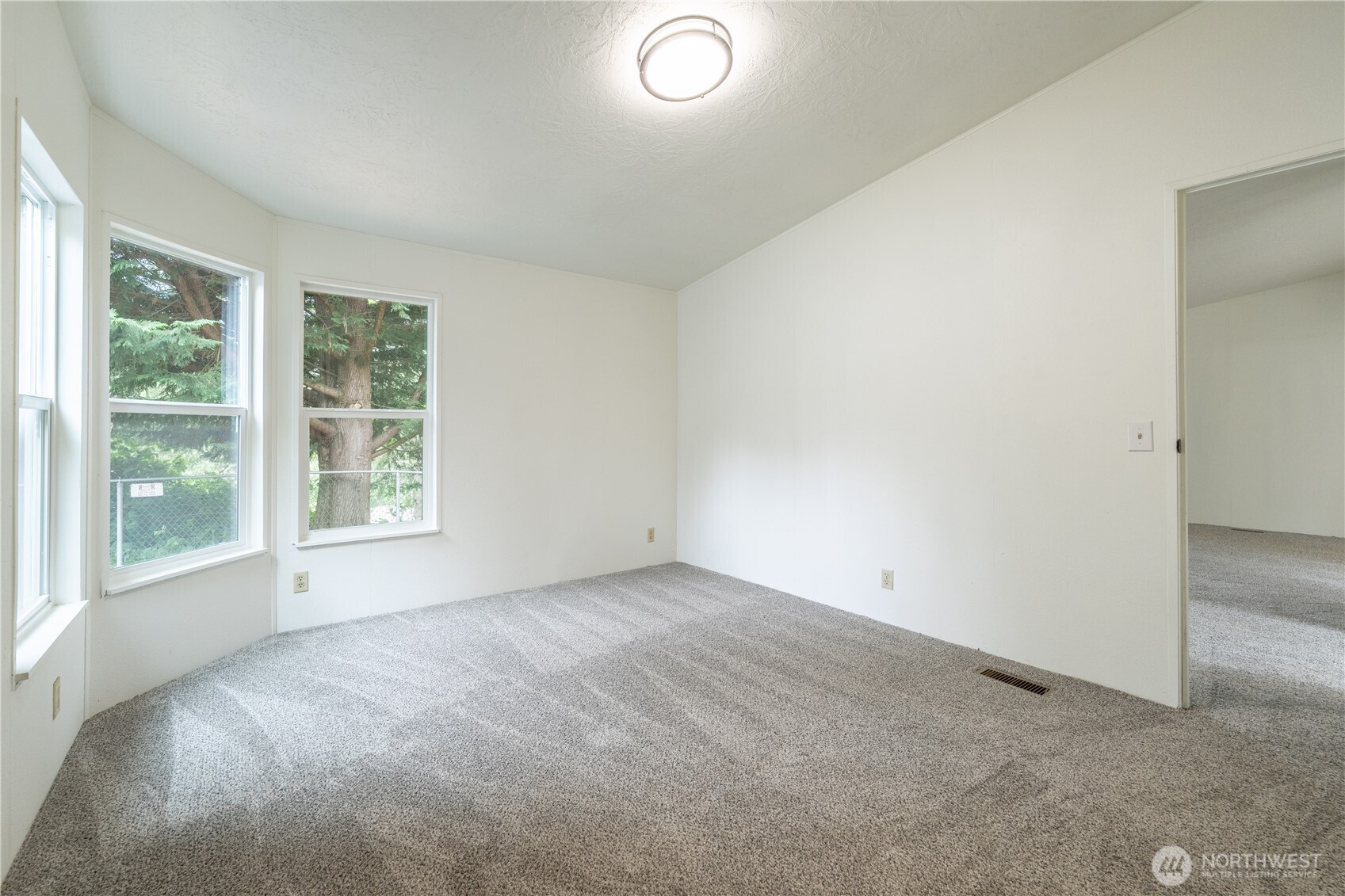 7701 Hardeson Road Everett WA 98203