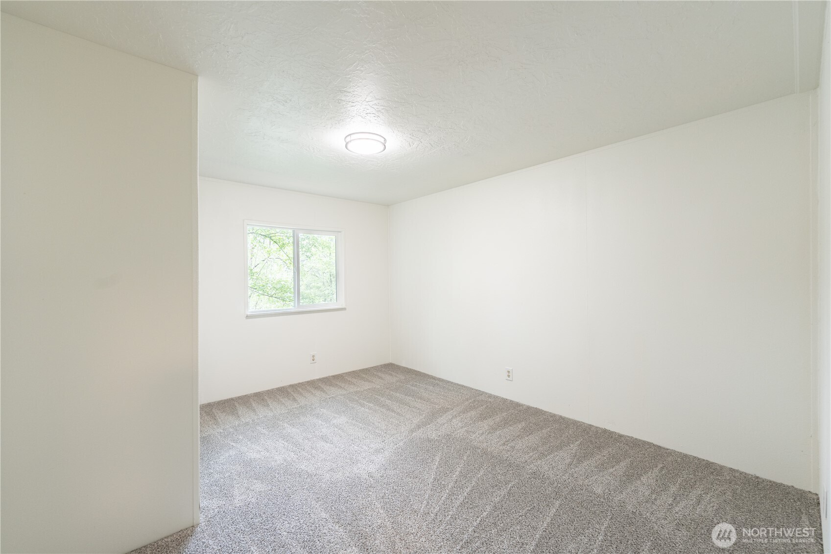 7701 Hardeson Road Everett WA 98203