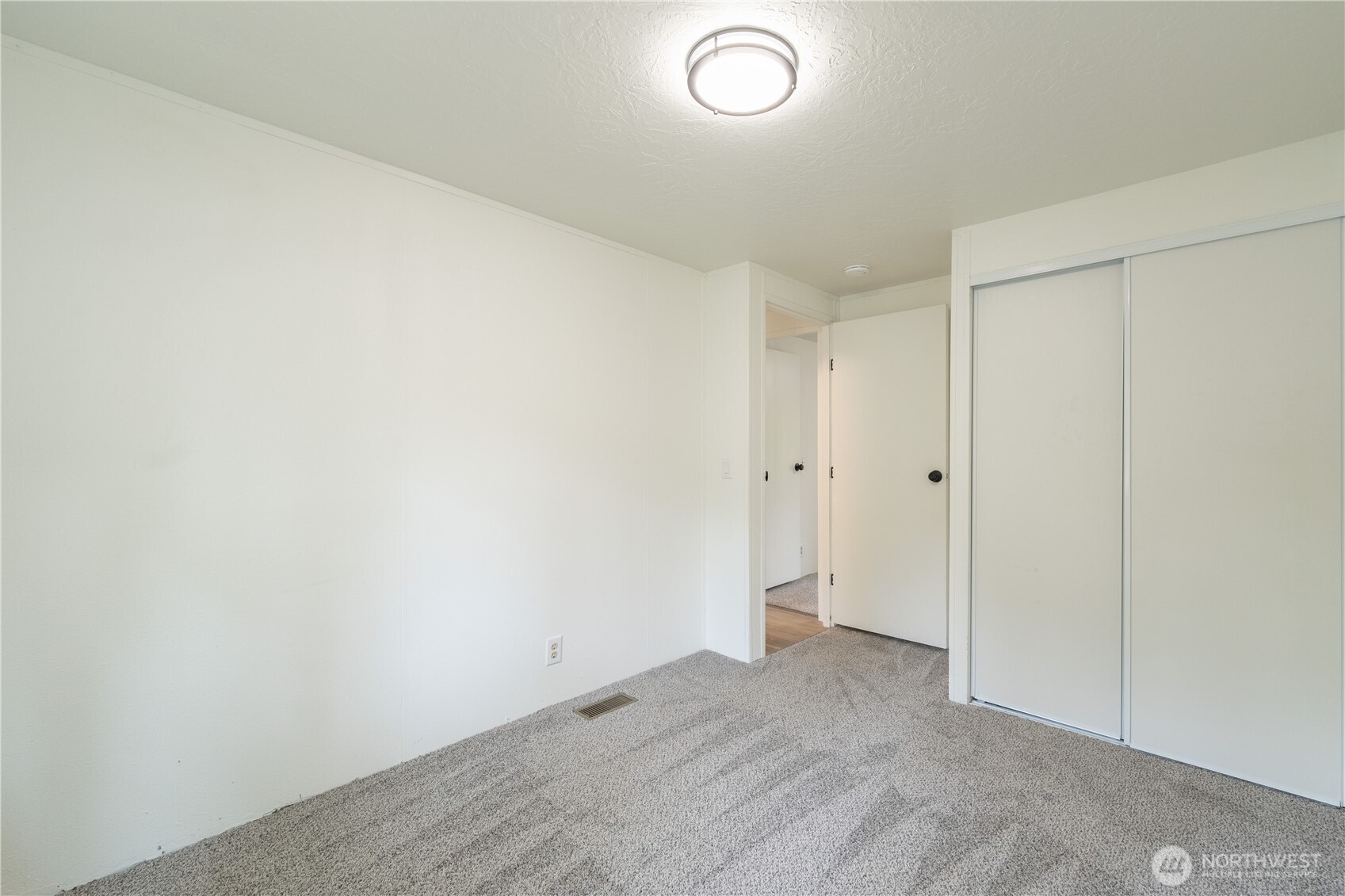 7701 Hardeson Road Everett WA 98203