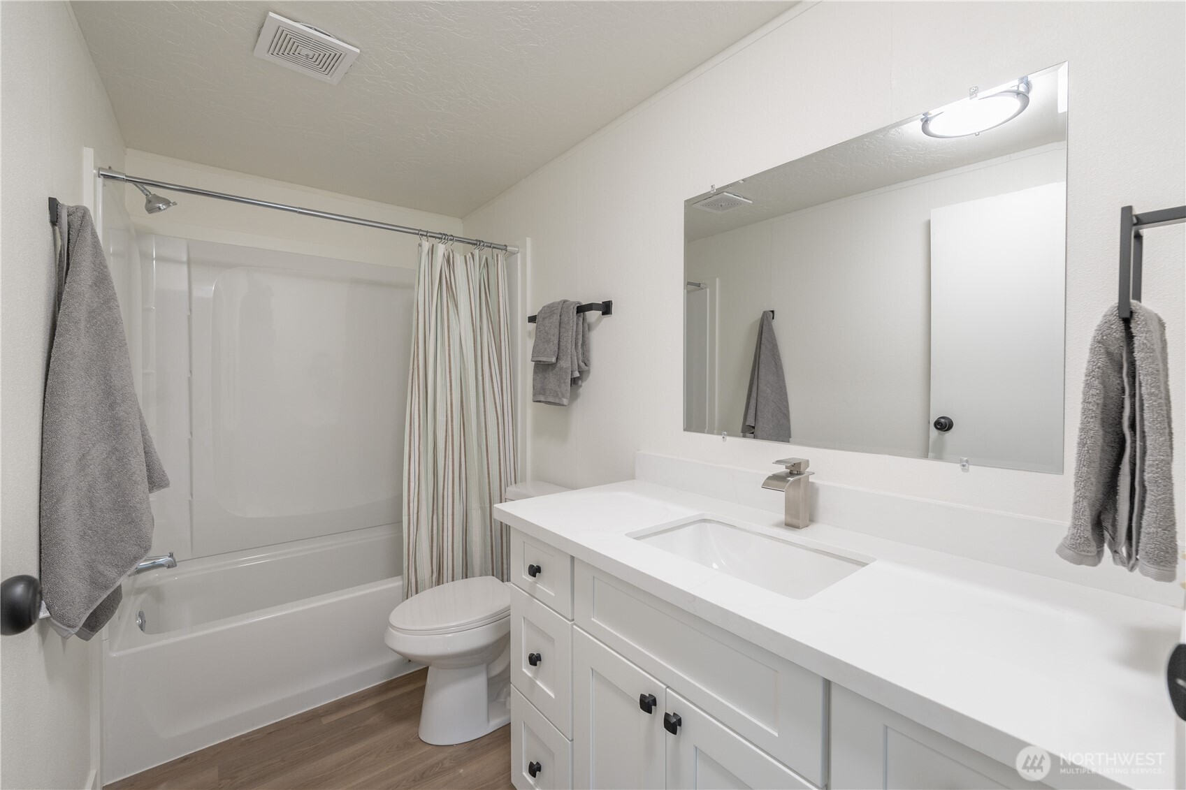 7701 Hardeson Road Everett WA 98203